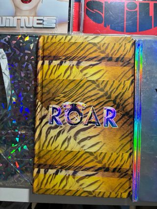 Pack Katy Perry: CDs, DVD, Libro y Accesorios