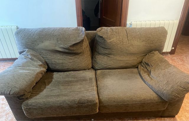 Sofá de tela marrón