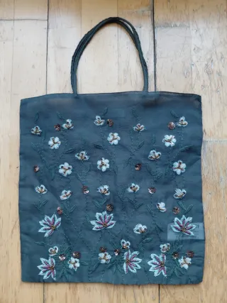 Bolso Zara organza, bordadas con flores. 29x29cm