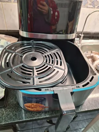 Freidora de aire Cecotec - Poco uso( 1700w ).