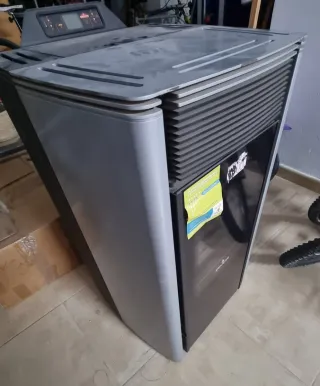 Estufa de pellet Bronpi sin uso Modelo Carla 6kw