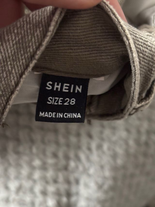 Pantalón vaquero con estrellas