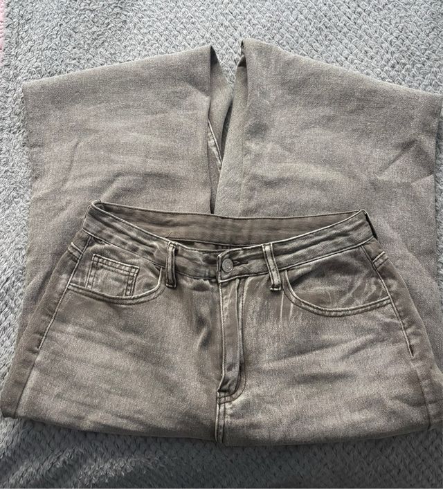 Pantalón vaquero con estrellas