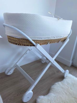 Moisés Zara Home mimbre y blanco