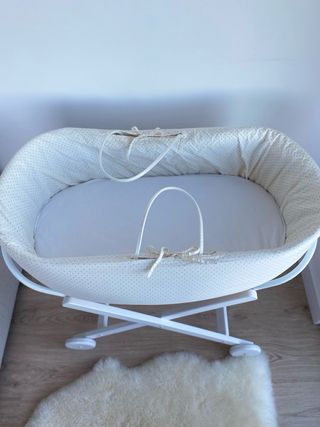 Moisés Zara Home mimbre y blanco