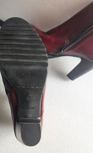Botines de piel rojos y negros