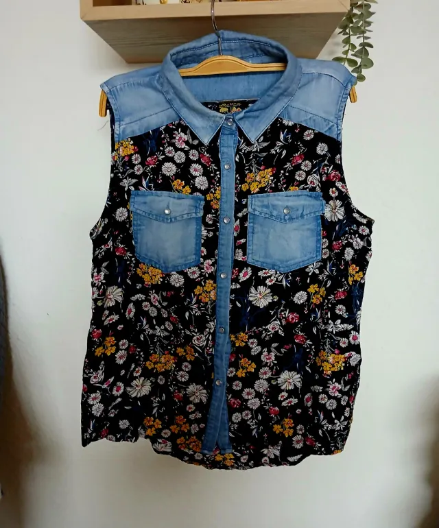 Camisa vaquera flores sin mangas