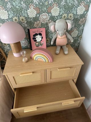 Cómoda Madera y Rejilla Ratán