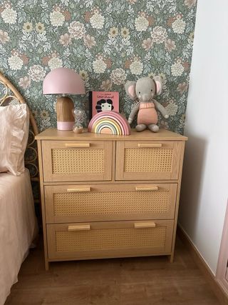 Cómoda Madera y Rejilla Ratán