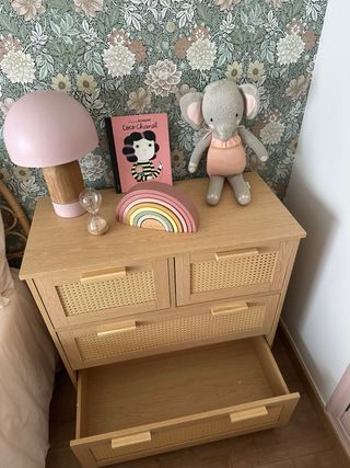 Cómoda Madera y Rejilla Ratán