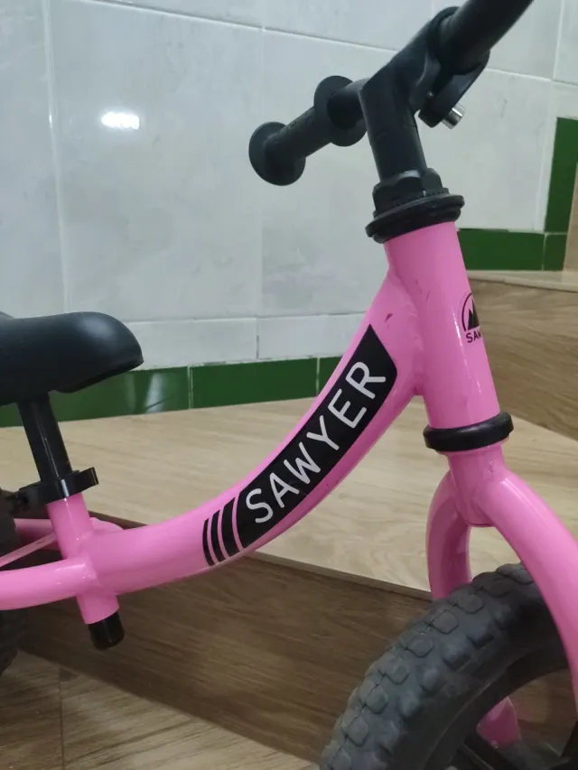 Bici sin pedales rosa Sawyer