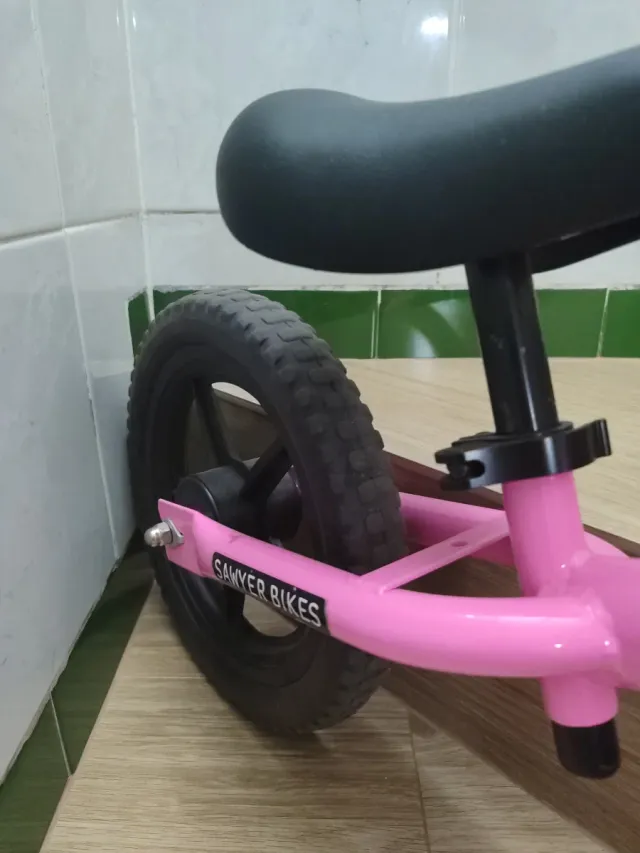 Bici sin pedales rosa Sawyer