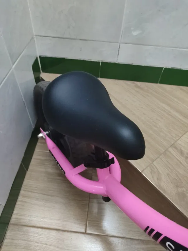 Bici sin pedales rosa Sawyer