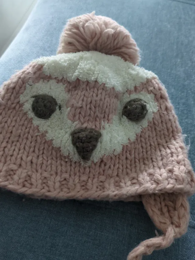 Gorro Zara pompón cara búho rosa