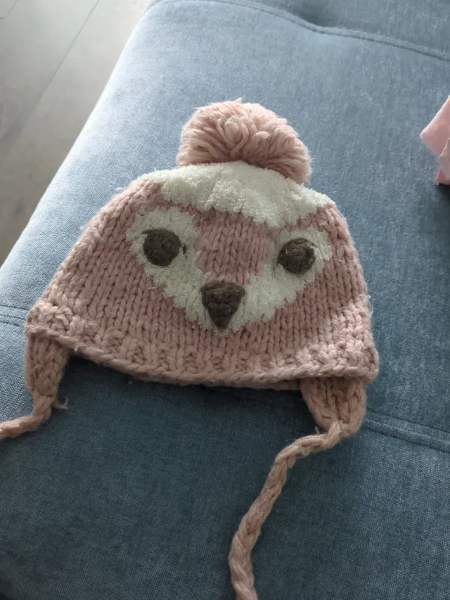 Gorro Zara pompón cara búho rosa