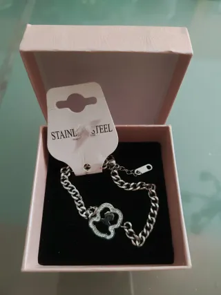 Pulsera de acero inoxidable con colgante