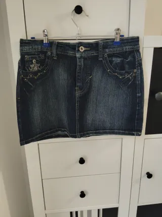 Falda vaquera con adornos