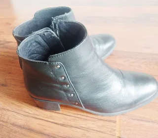 Botines de piel negros