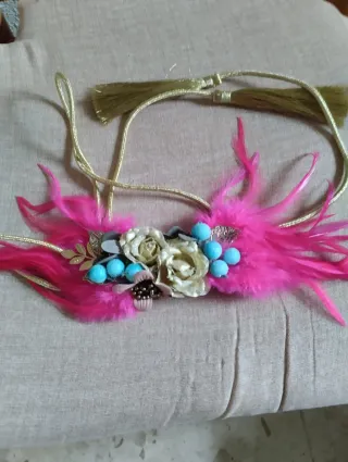 Cinturón fiesta flores y plumas