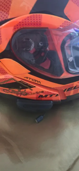 Casco de moto naranja