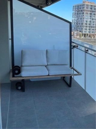 Sofá exterior beige y negro