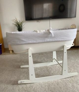 Cuna moisés con su colchón y funda.