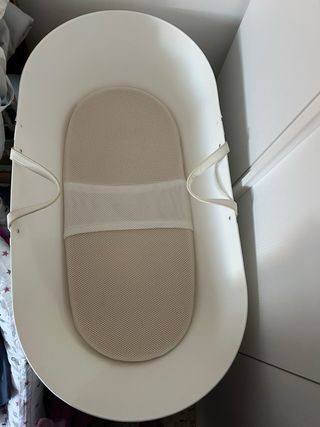 Cuna moisés con su colchón y funda.