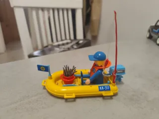 Playmobil Pescador en Barco Amarillo