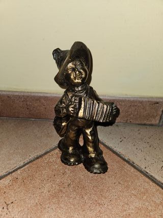 Rara statuina in bronzo bambino con fisarmonica