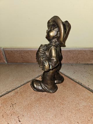 Rara statuina in bronzo bambino con fisarmonica