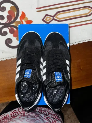 Zapatillas Adidas SL72 Negras y Blancas