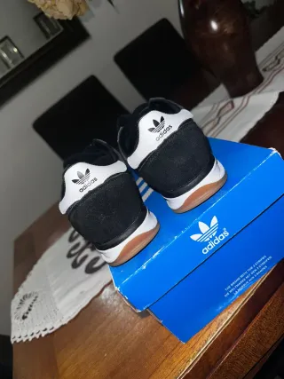 Zapatillas Adidas SL72 Negras y Blancas