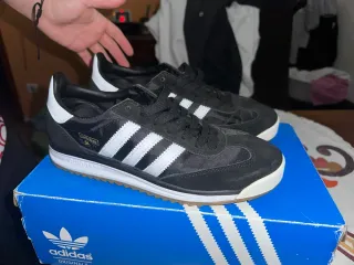 Zapatillas Adidas SL72 Negras y Blancas