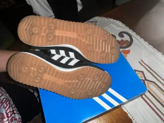 Zapatillas Adidas SL72 Negras y Blancas