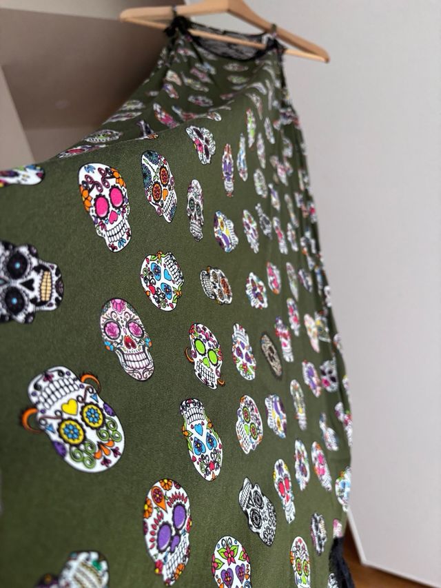 Vestido largo calaveras y encaje