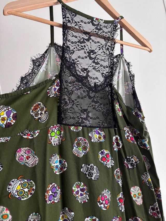 Vestido largo calaveras y encaje