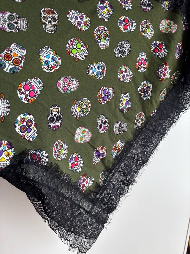 Vestido largo calaveras y encaje