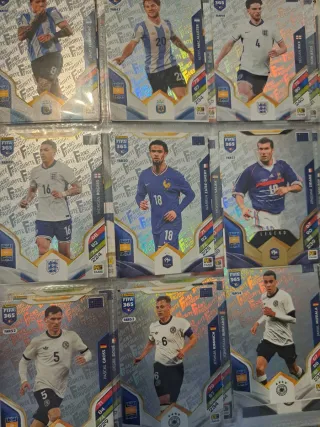 270 cromos Adrenalyn XL FIFA 365