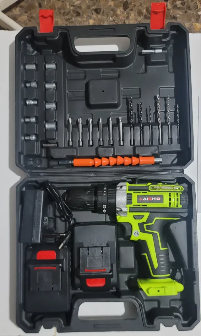 Taladro con 2 baterías,piezas y maletín todo nuevo