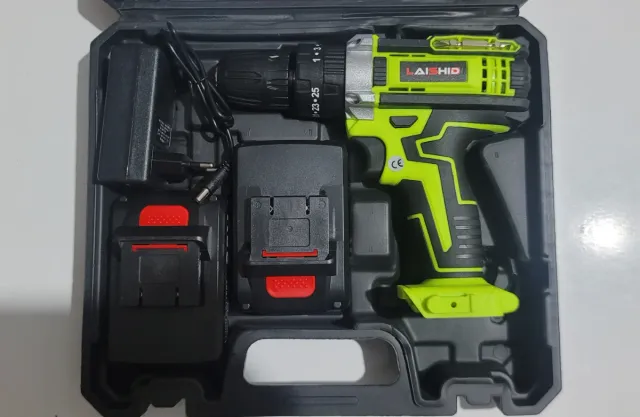 Taladro con 2 baterías,piezas y maletín todo nuevo