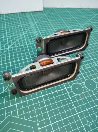 Pareja de altavoces rectangulares