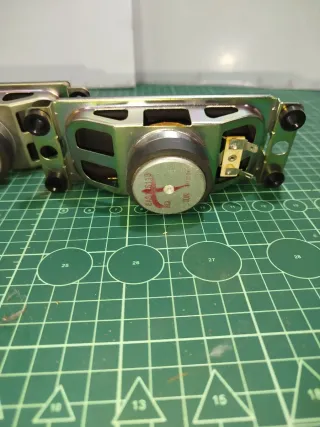 Pareja de altavoces rectangulares