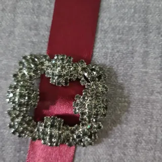 Charm Manolo Blahnik con Cristales