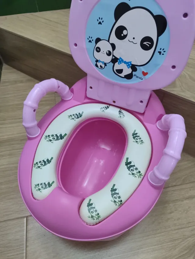 Orinal infantil rosa con diseño de panda