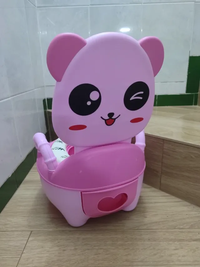 Orinal infantil rosa con diseño de panda