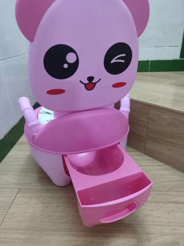 Orinal infantil rosa con diseño de panda