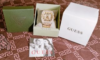 Reloj Guess Phoenix nuevo, dorado con cristales