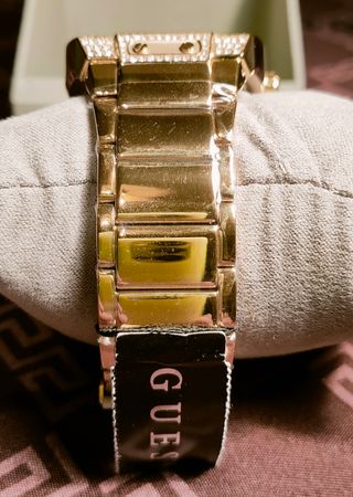 Reloj Guess Phoenix nuevo, dorado con cristales