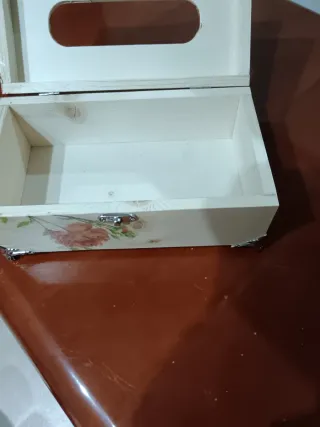 Porta fazzoletti in legno decorato