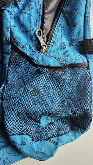 Mochila Azul y Negra